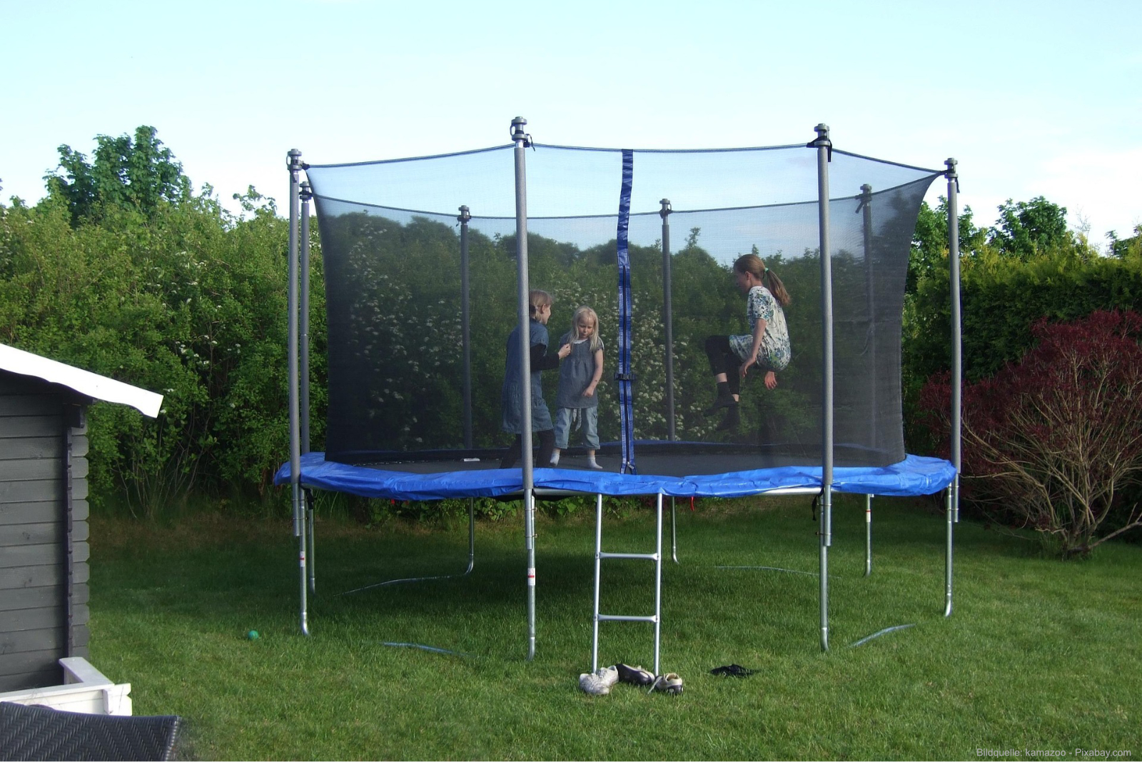 Bewegung, Spaß und Kreativität – mit dem richtigen Gartenspielzeug wird der Garten zum Abenteuerland für Kinder.