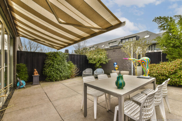 Moderne Markisen als Sonnenschutz für Balkon oder Terrasse