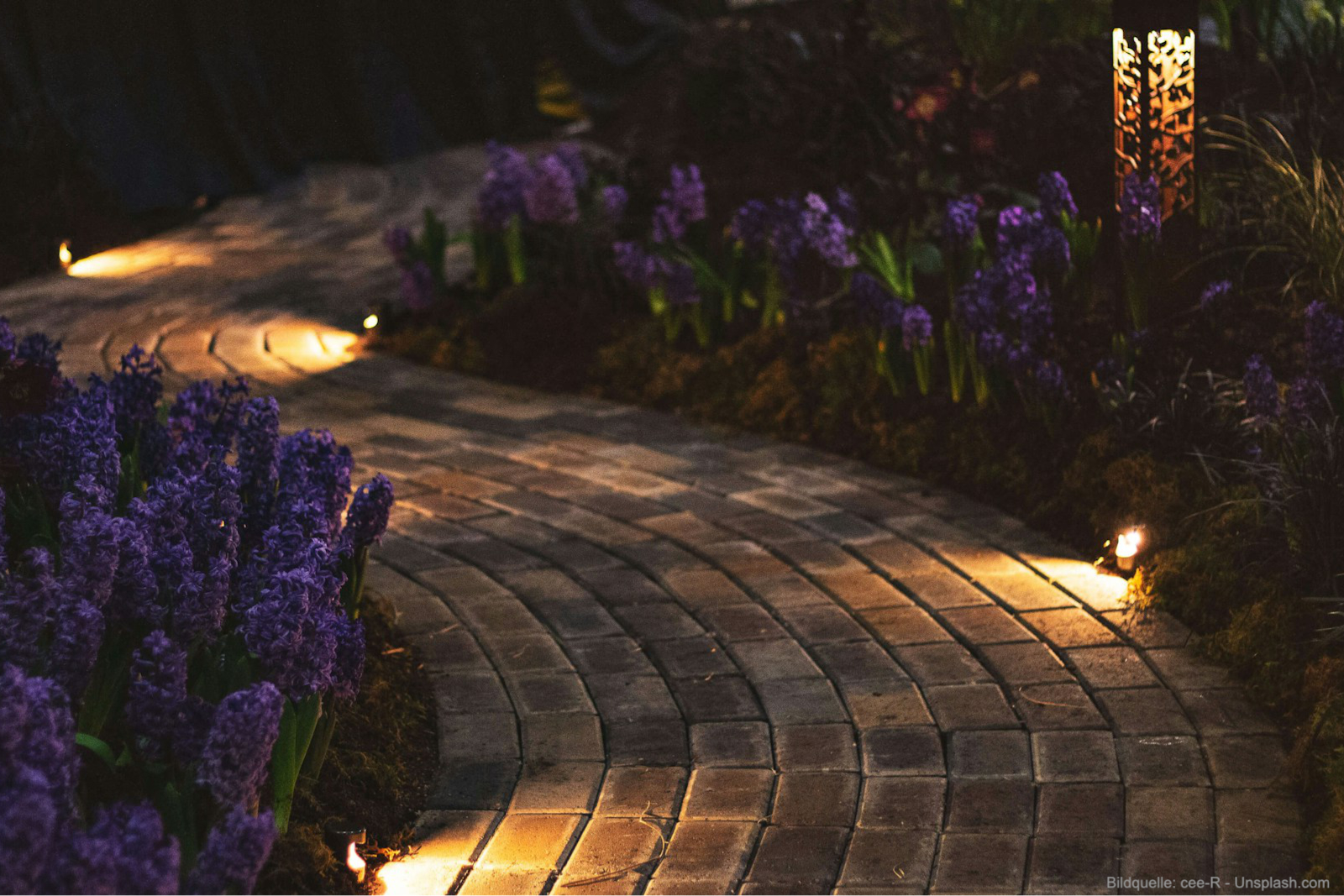 Stilvolle Außenbeleuchtung im Garten