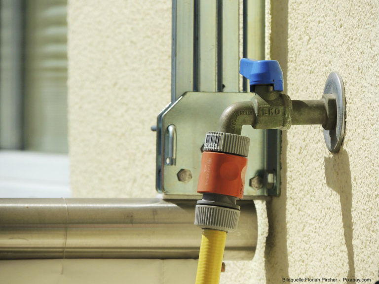 Ein Hauswasserwerk für die Bewässerung im Garten nutzen